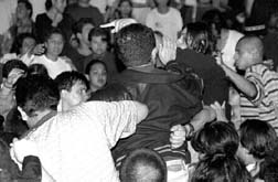 Àestudiantes?, ÀLa razon sobre la fuerza?, À el poder de la ideas?, asi son los futuros 'profesionistas'