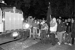 Bloqueo de paristas de la UNAM, sobre Insurgentes, a la altura de CU, como respuesta al secuestro de uno de sus compaeros n Foto: Duilio Rodrguez