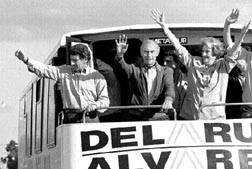 Alvarez, De la Ra y Fernndez Meijide, durante una caravana proselitista n Foto: Ap