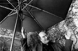 Cuando habla de sus abuelos, las manos de Skrmeta se abren como en vuelo n Foto: Jernimo Arteaga