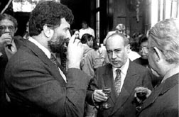 El rector Francisco Barns y Humberto Muoz, durante la presentacin del informe de labores de la Casa Universitaria del Libro n Foto: Duilio Rodrguez