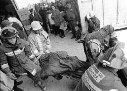 Un estallido en una de las bodegas del rea de frutas de la Central de Abasto, probablemente originada por gas carburo, dej como saldo una persona muerta y dos heridas n Foto: Jernimo Arteaga