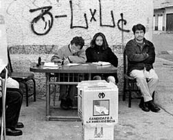 Poca asistencia en las elecciones internas del PRI en el Distrito Federal n Foto: Mara Luisa Severiano