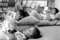 Abrevar en los libros es un extrao milagro que debe iluminar a los pequeos, porque ellos son Ðdira Donato AlarcnÐ la esperanza de nuestra esperanza n Foto: Omar Meneses