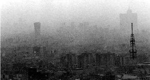 ciudad
cubierta por la contaminacion y agredida por la policia federal preventiva