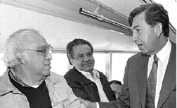 Monsivis y  Crdenas, en el aeropuerto capitalino n Foto: Jos Carlo Gonzlez