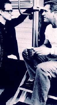 Arriba, la portada del soundtrack, en el que participa U2. Abajo, el vocalista del grupo irlands, Bono, con Mel Gibson