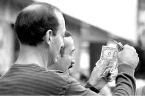 ECUADOR_DOLLAR_DILEMMA