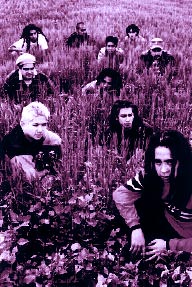 Con 7 mil 750 copias vendidas de su disco independiente A la izquierda de la tierra, Panten Rococ celebra su quinto aniversario, este 9 de abril, con un elenco de etiqueta. A modo de homenaje y respeto a sus mayores, los panteones invitan a compartir la misma consola a Santa Sabina, La Lupita, Maldita Vecindad, La Castaeda y Color Humano (ex msicos de Mano Negra). El levantadero de polvo se llevar a cabo en el centro de espectculos El Rayo (Tlhuac 125-B, casi esquina con Ermita Iztapalapa; cerca de la estacin del Metro Atlalilco o en micro desde Tasquea, Ermita y Portales), a partir de las 14:00 horas. 80 varos el mero da; preventa a 70 en Foro Alicia, Circo Volador, El Chopo o El Rayo
