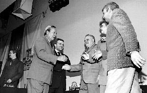Jess Silva Herzog, Santiago Creel, Alejandro Ordorica, Tere Vale y Andrs Manuel Lpez Obrador, tras el debate que tuvieron en la Universidad Iberoamericana n Foto: Guillermo Sologuren
