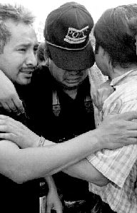 Periodistas lamentan la muerte de un compaero fotgrafo que cubra las protestas