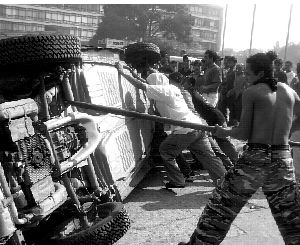Violencia en las calles guatemaltecas durante la manifestacin contra el alza a tarifas del transporte n Fotos: Ap y Reuters