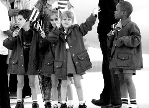 Nios cubanos, ex compaeros de clase de Elin Gonzlez, llegaron a Washington para vi-sitar al menor n Foto: Reuters 