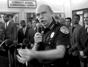 William OÕBrien durante la rueda de prensa en la que explic las causas de su renuncia como jefe de la polica de Miami n Fotos: Ap y Reuters