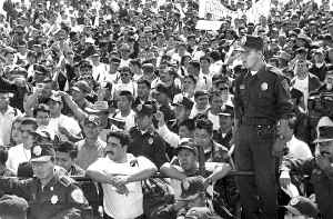 policias-mitin-gdf-1-jpg