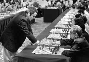 kasparov-simultaneo-jpg