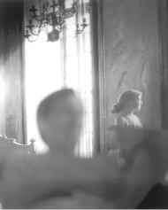 risa en la oscuridad