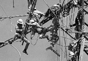 trabajadores-electricistas