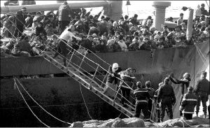 FRANCE_GROUNDED_BOAT-2