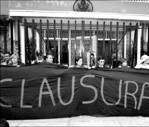 planton_consulado_qaz