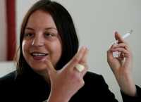 Es difícil para el documental sobrevivir en un ambiente donde se controla el mercado de distribución y exhibición, dijo en entrevista con este medio Elena Fortes, directora general del festival Ambulante