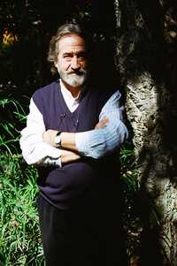 Jordi Savall, en su casa-taller de Barcelona, durante la entrevista con La Jornada