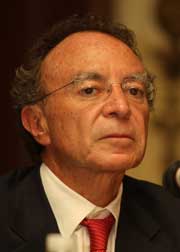 El dinero de ahorradores está seguro, afirma Ortiz