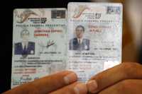 Las dos credenciales que portaba un individuo que trató de liberar a los implicados en la balacera de Tlalpan