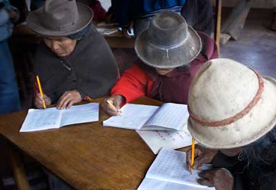 Bolivia, tercer país de AL libre de analfabetismo