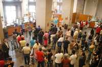 Largas filas se hicieron ayer desde hora temprana en las sucursales del Nacional Monte de Piedad para empeñar algunas pertenencias y recuperarse de los gastos de fin de año